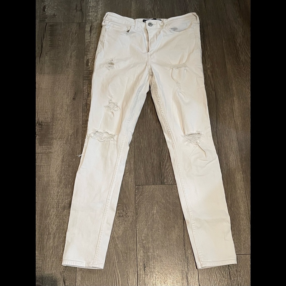 Hollister wht high rise super skinny jeans in size 28 waist